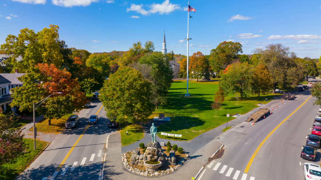Luxury black car service Lexington MA with professional chauffeur